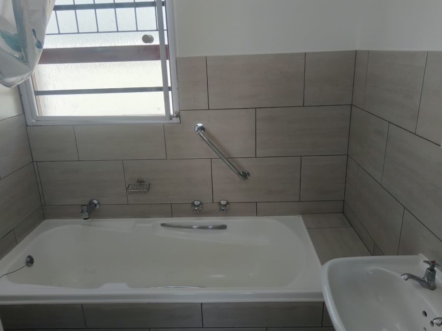 To Let 3 Bedroom Property for Rent in Silverglade Western Cape
